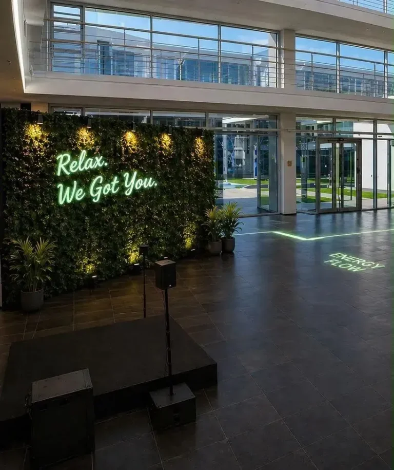 Mur végétal et néon, événement – réalisation AU PRINT DIGITAL, Paris