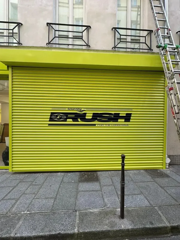 Rideau et façade imprimés – réalisation AU PRINT DIGITAL, Paris