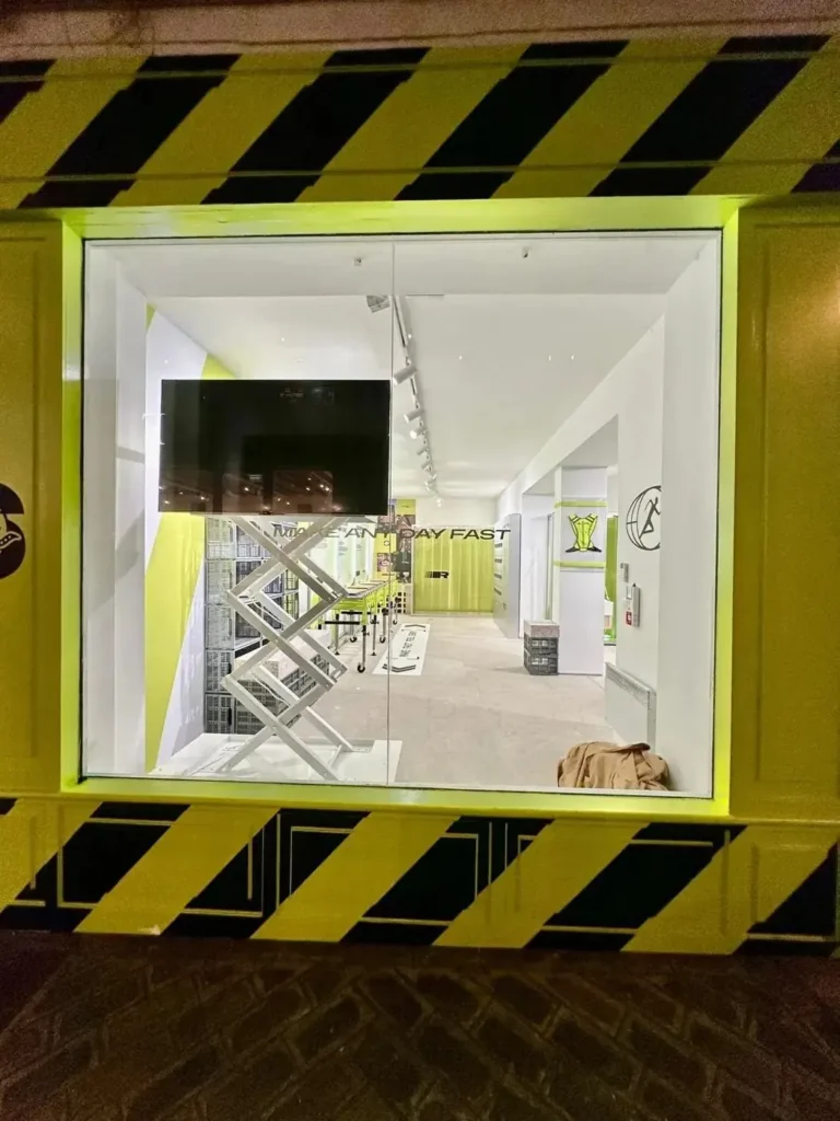 Vitrine de boutique éphémère – réalisation AU PRINT DIGITAL, Paris