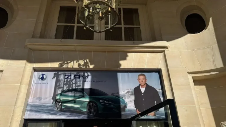Bâche grand format sur façade – réalisation AU PRINT DIGITAL, Paris