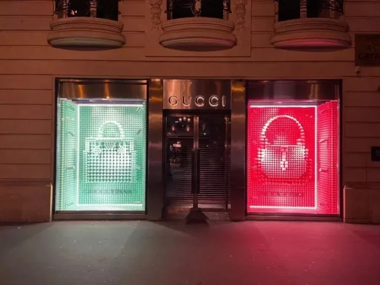 Vitrines lumineuses, maison de luxe – réalisation AU PRINT DIGITAL, Paris
