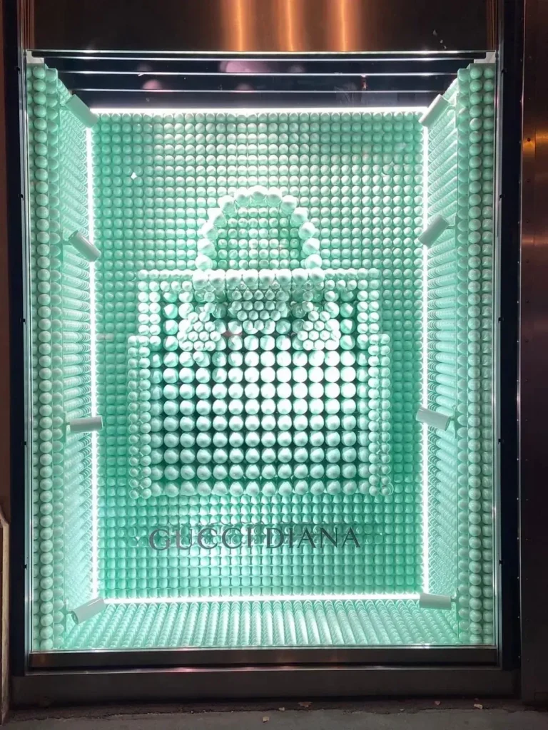 Vitrine lumineuse, décor 3D – réalisation AU PRINT DIGITAL, Paris