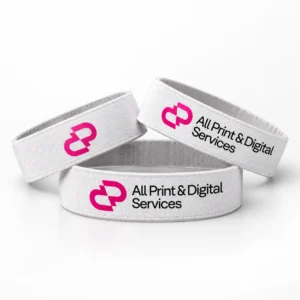 Bracelets événementiels avec le logo All Print & Digital Services